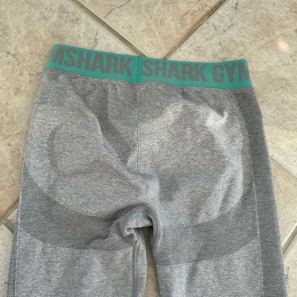 Large Grey Gymshark Full Length Workout Leggings with Teal Waist Band - Picture 5 of 7